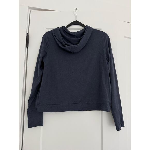 $96 Vuori Essential Hoodie - Azure Heather - Medium - Picture 5 of 6